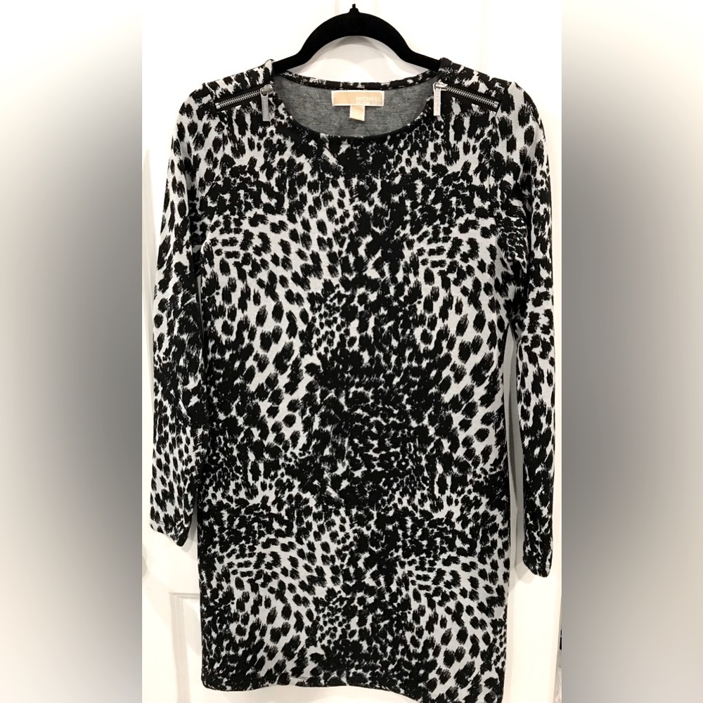 Black & white animal print knit long sleeve dress. Pristine condition. Small